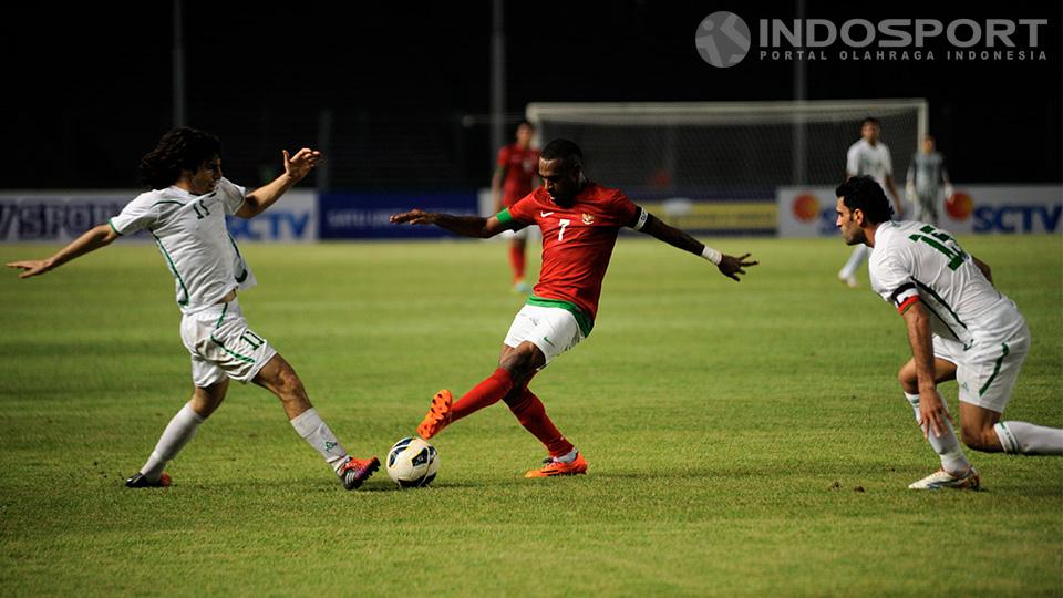 Timnas Senior Indonesia saat menghadapi Irak pada laga Pra Piala Asia 2015, 20 November 2013, di SUGBK, Jakarta. - INDOSPORT